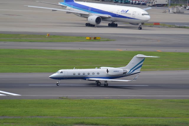 N688LS - Business jet
