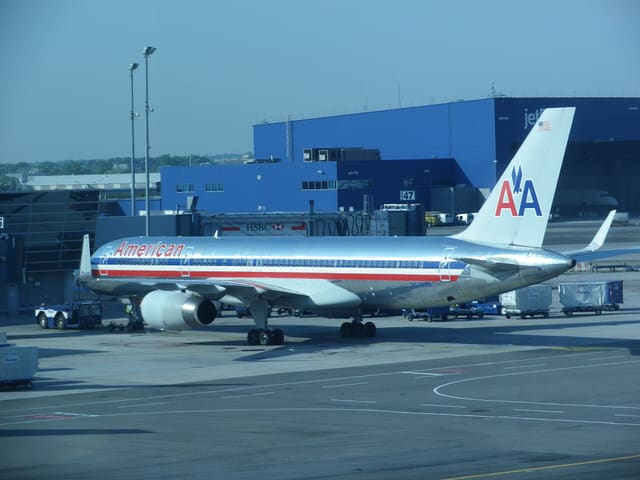 N676AN - Twin-engine aircraft