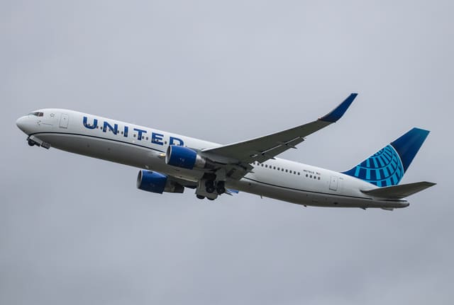 N676UA - Boeing