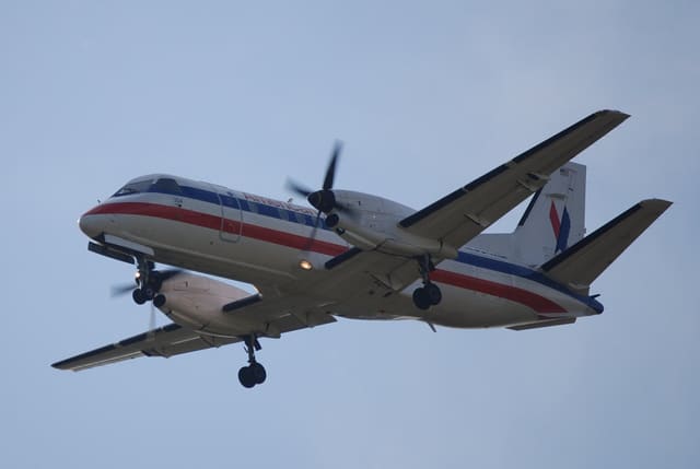 N304AE - Twin-engine aircraft