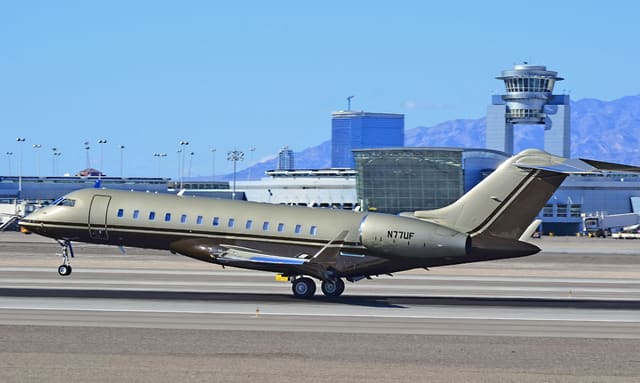 N77UF - Business jet
