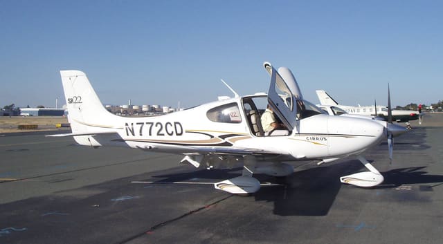 N772CD - Cirrus