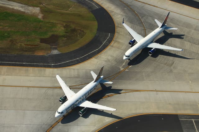 N953FR - Twin-engine aircraft