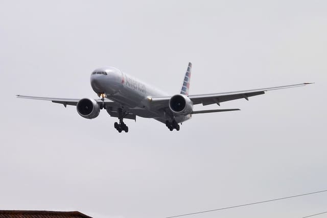 N717AN - Twin-engine aircraft