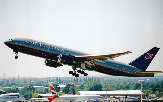 N774UA - Twin-engine aircraft
