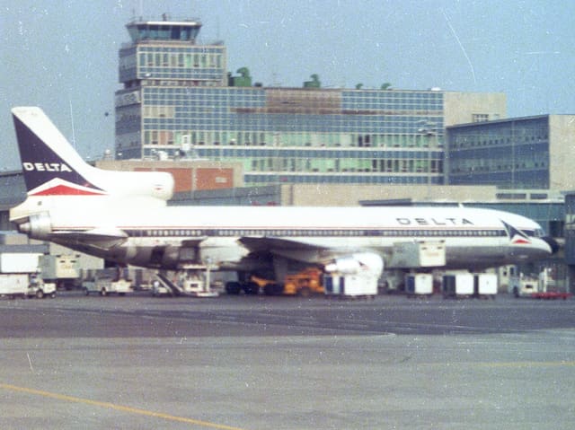 N726DA - Aircraft