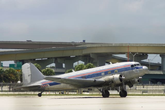 N15MA - Twin-engine aircraft