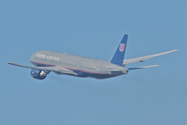 N227UA - Twin-engine aircraft