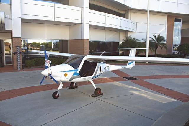 N104LF - Aircraft