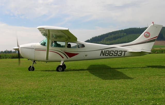 N8693T - Single-engine aircraft