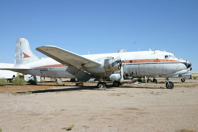 N44904 - Twin-engine aircraft