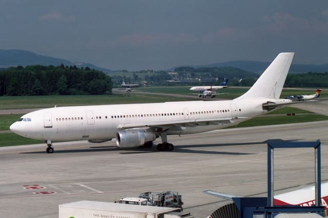 N68173 - Twin-engine aircraft