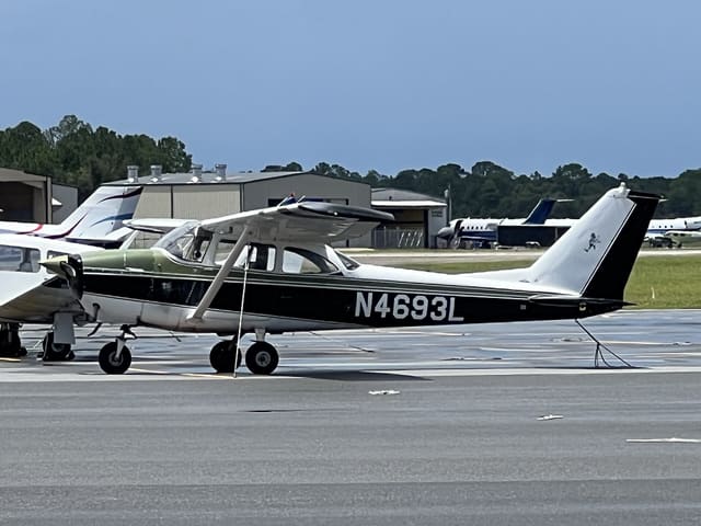 N4693L - Business jet