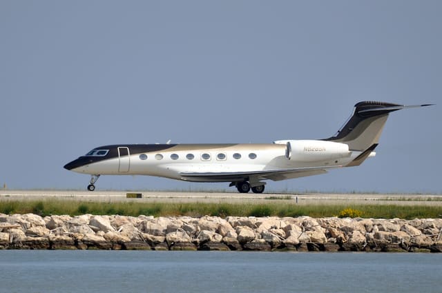 N828SN - Business jet