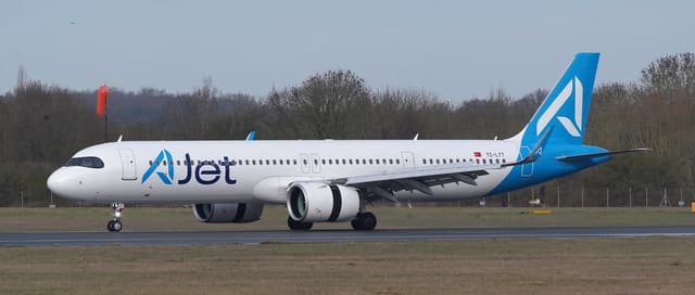 TC-LTT - Twin-engine aircraft