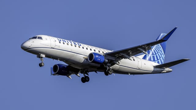 N764YX - Embraer