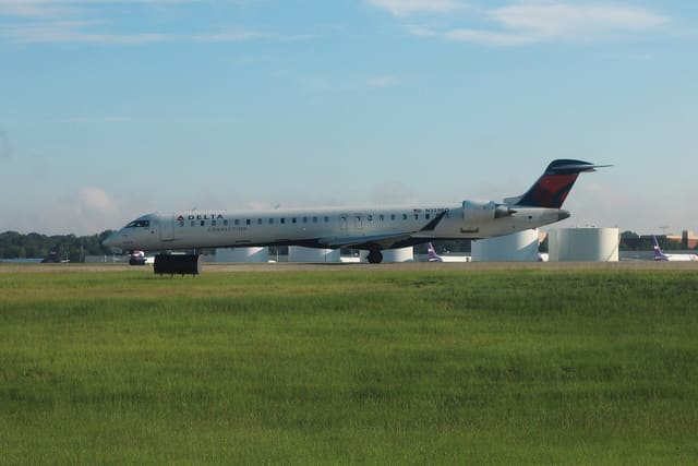 N329PQ - Bombardier
