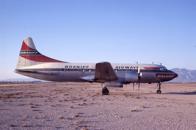 N3427 - Twin-engine aircraft
