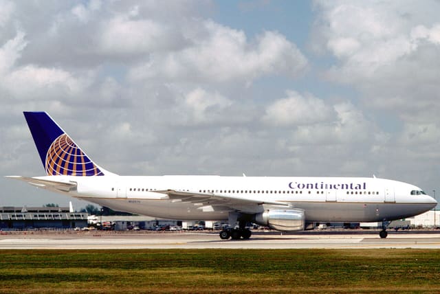 N10970 - Twin-engine aircraft