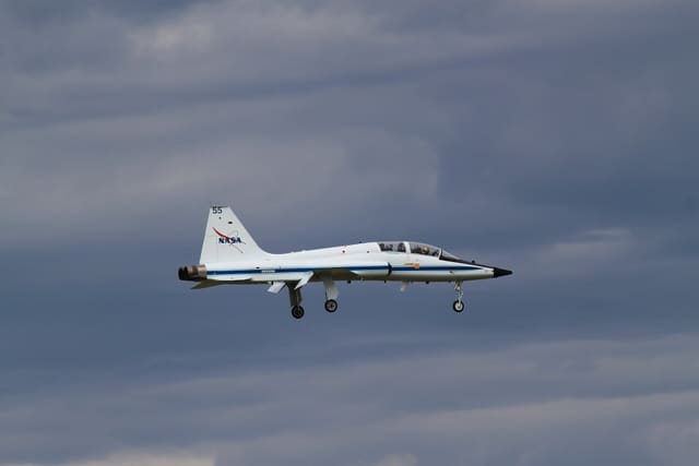 N955NA - Twin-engine aircraft