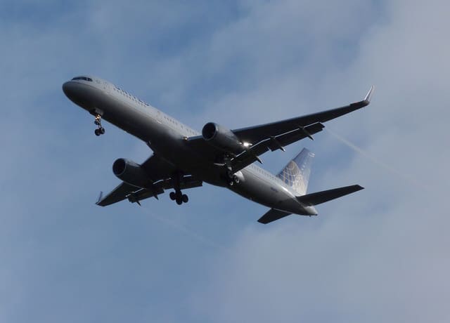 N26123 - Twin-engine aircraft