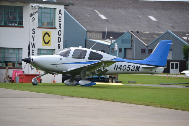N4053M - Cirrus