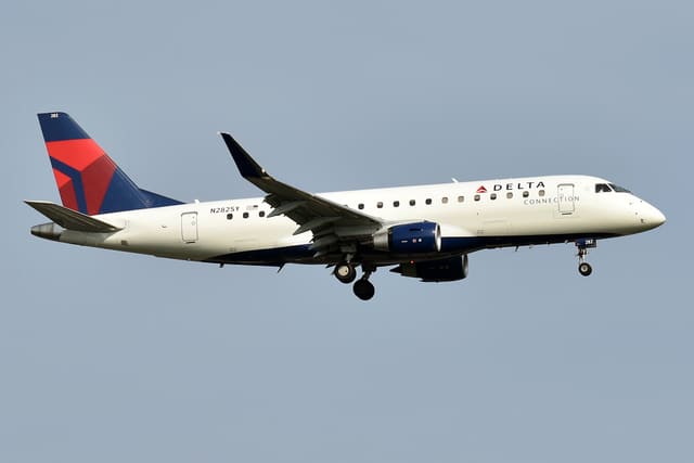 N282SY - Embraer