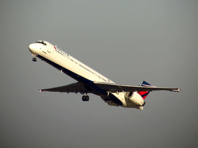 N926DH - Twin-engine aircraft