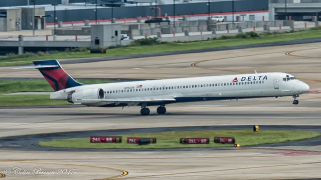 N914DN - Douglas