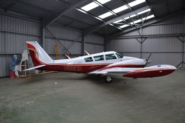 N39CR - Twin-engine aircraft