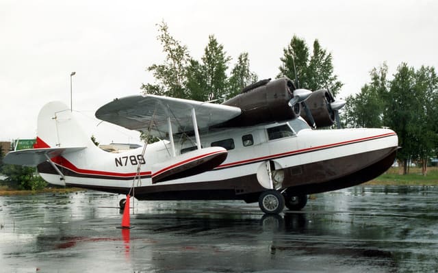 N789 - Twin-engine aircraft