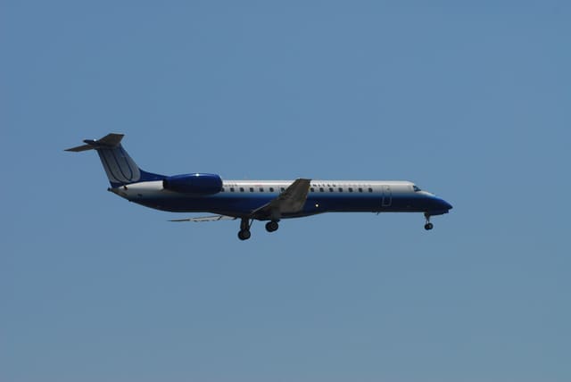 N12924 - Twin-engine aircraft