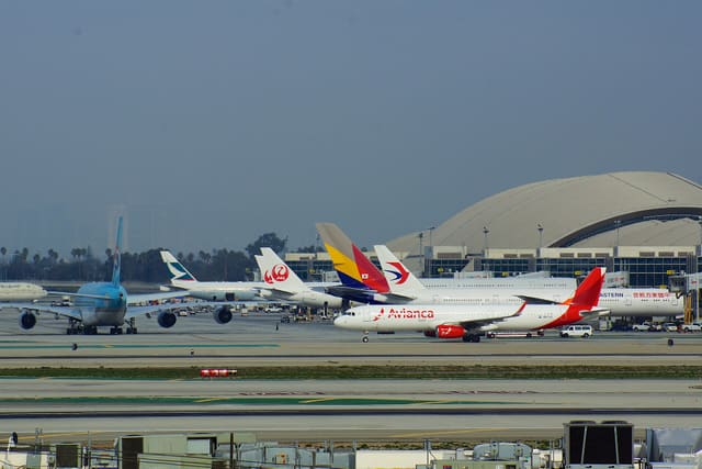N697AV - Twin-engine aircraft