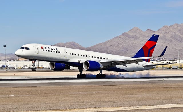 N692DL - Boeing