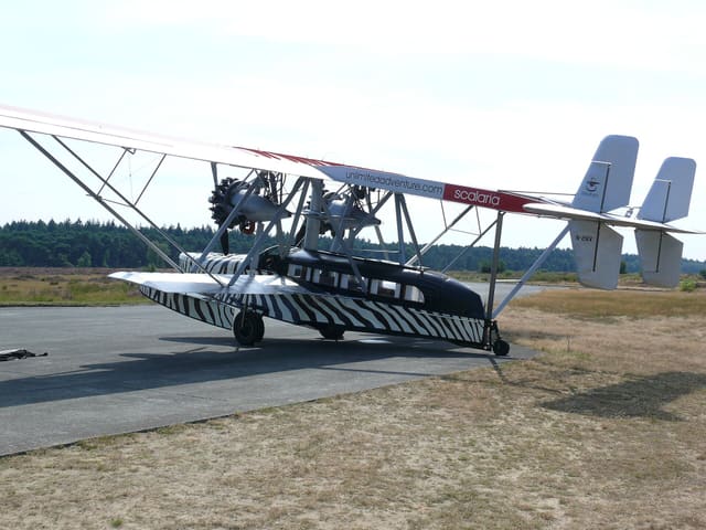 N28V - Aircraft