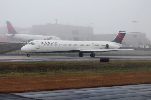 N909DL - Aircraft