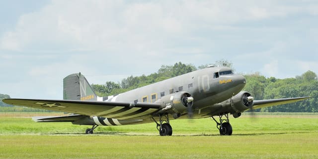  - Twin-engine aircraft