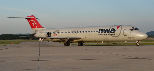 N766NC - Douglas