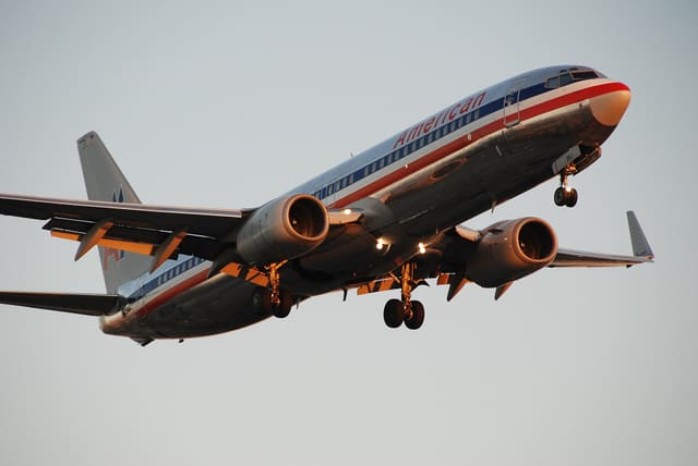N932AN - Twin-engine aircraft