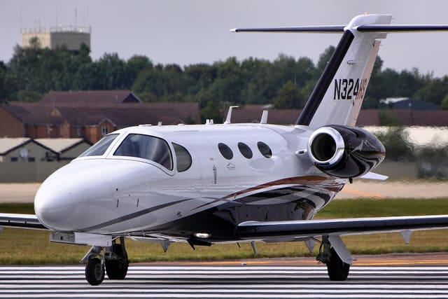 N324HS - Business jet