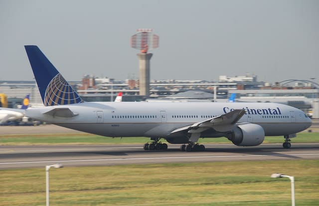 N78013 - Twin-engine aircraft