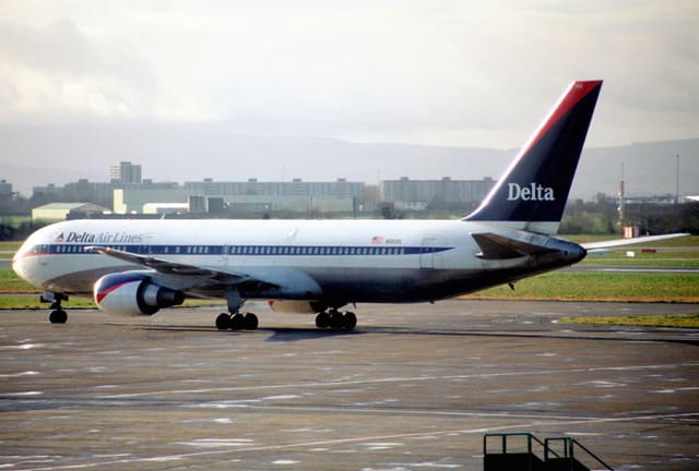 N155DL - Twin-engine aircraft