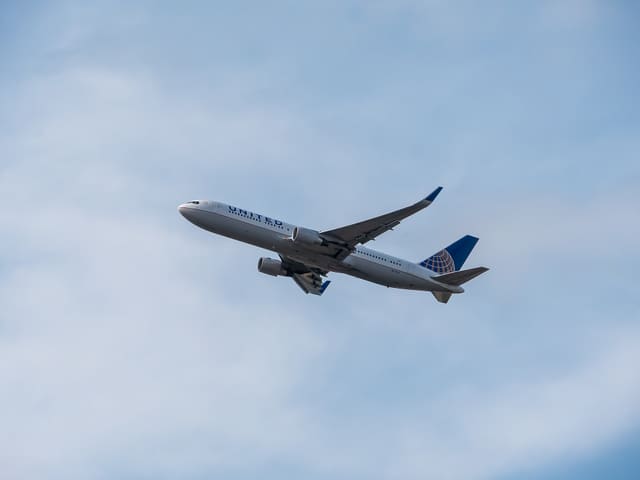 N677UA - Boeing