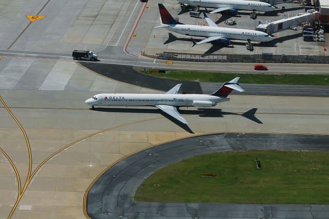 N914DE - Douglas