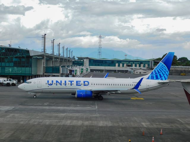 N76515 - Twin-engine aircraft