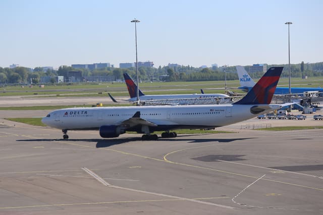 N807NW - Twin-engine aircraft
