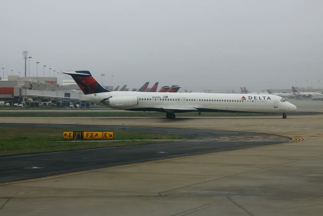N990DL - Douglas