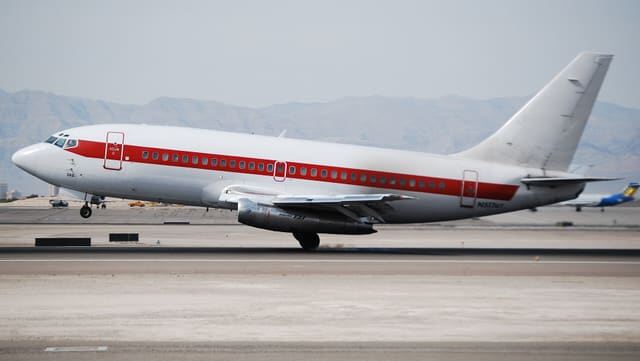 N5176Y - Twin-engine aircraft