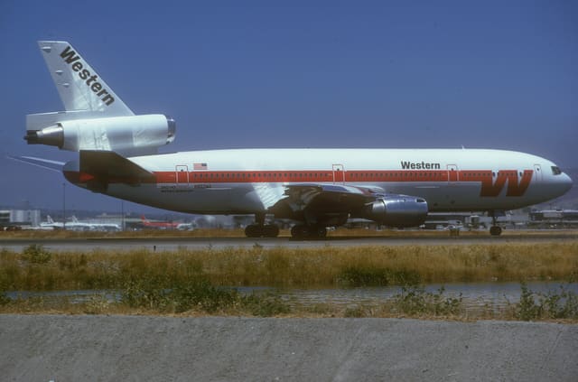 N903WA - Douglas