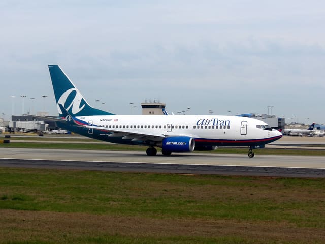 N328AT - Boeing